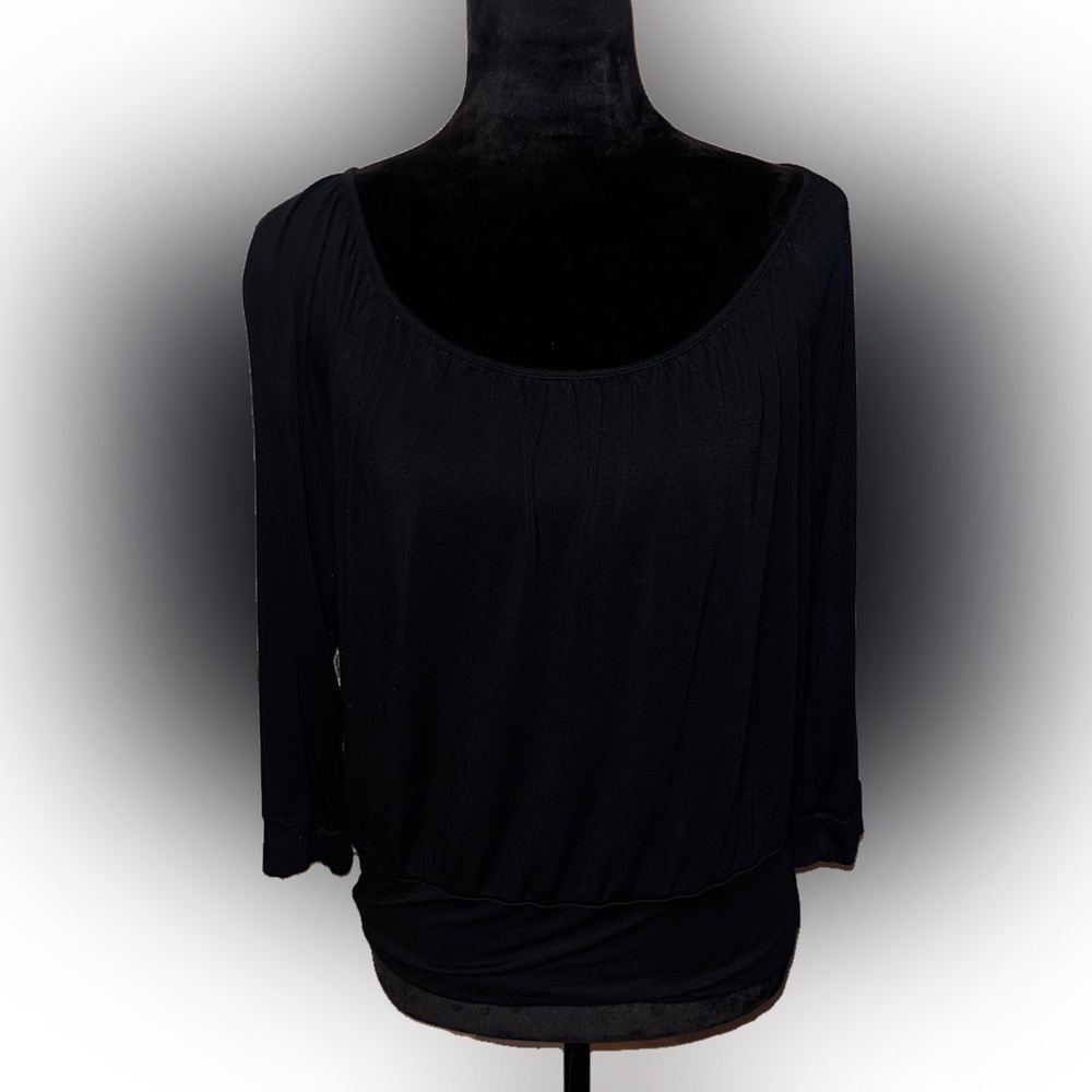 GREEN ENVELOPE BLACK BLOUSE